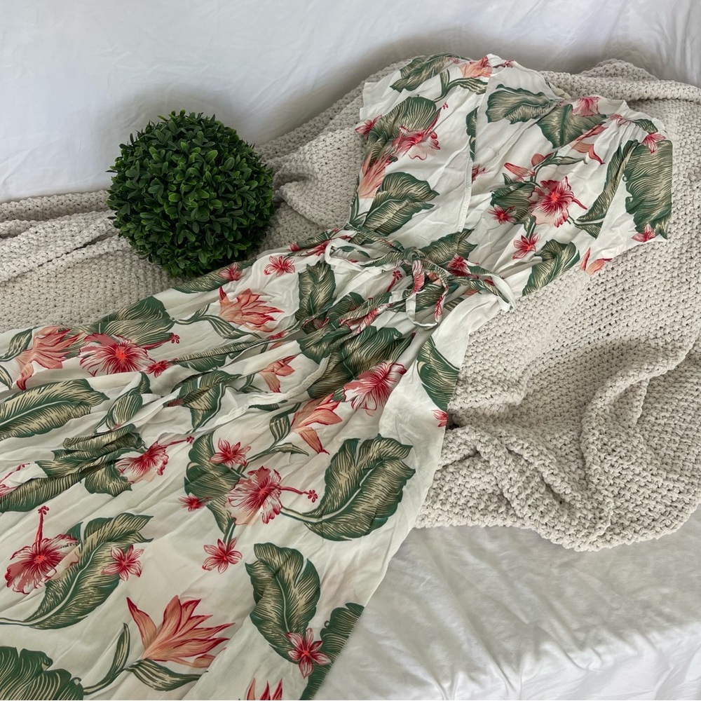 Roxy Tropical Floral Dress with Red and Green Accents Size Small